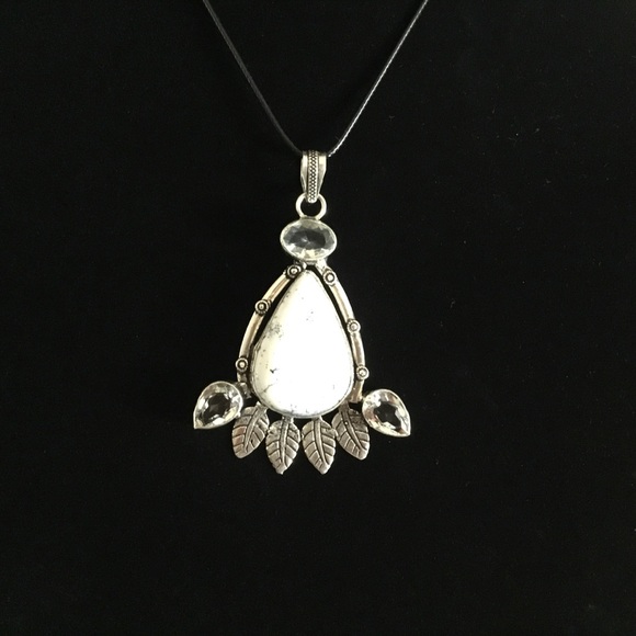 HOWLITE LARGE PEAR STONE PENDANT W/ 3 CLEAR QUARTZ SET IN DESIGN STERLING SILVER - Picture 1 of 5